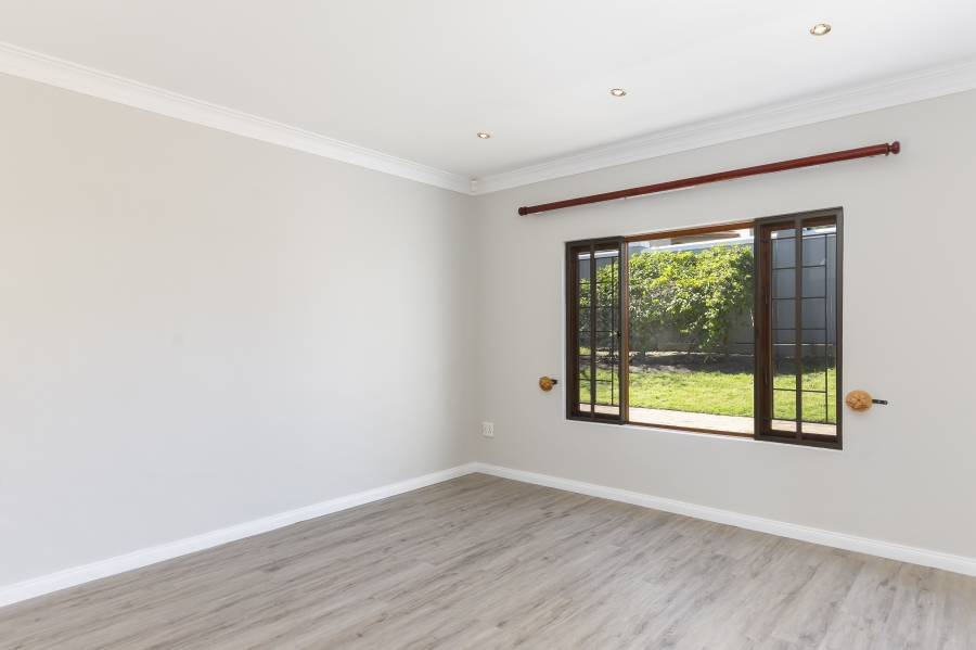 To Let 4 Bedroom Property for Rent in Die Wingerd Western Cape